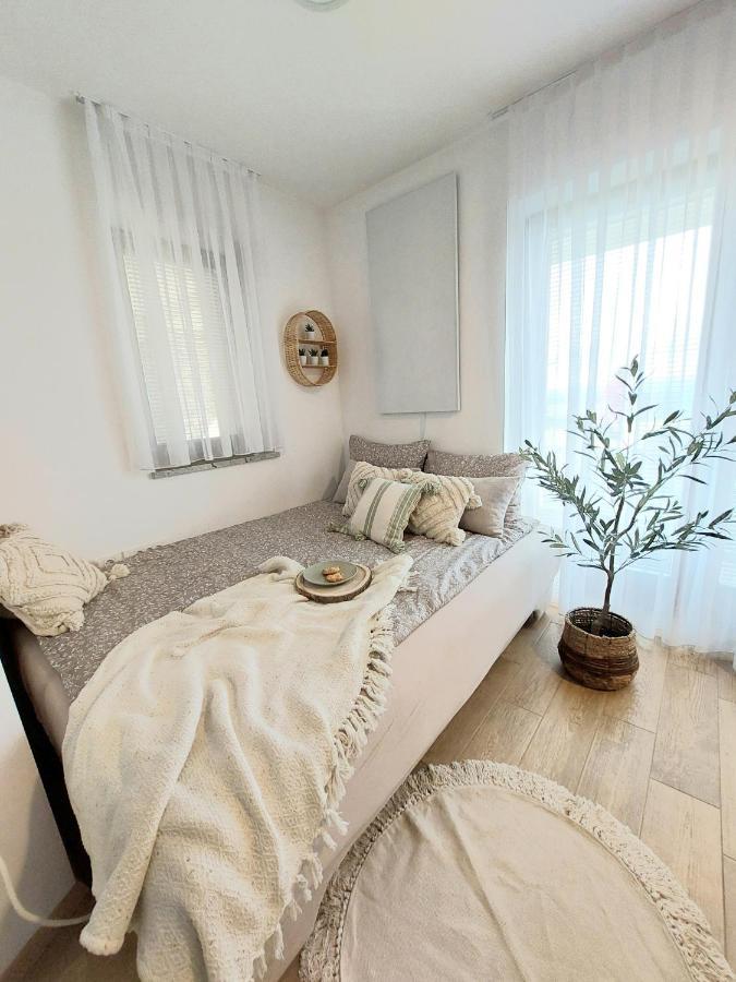 Vineyard Cottage Lan Na Hribu Semic Dış mekan fotoğraf