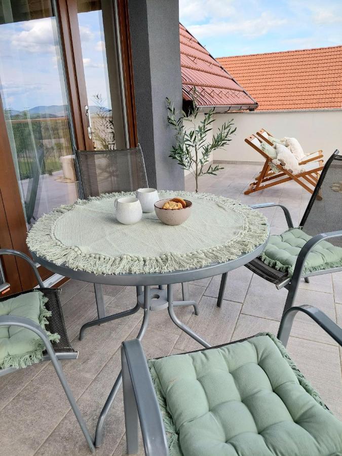 Vineyard Cottage Lan Na Hribu Semic Dış mekan fotoğraf